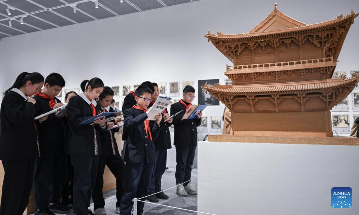 赛充满张力