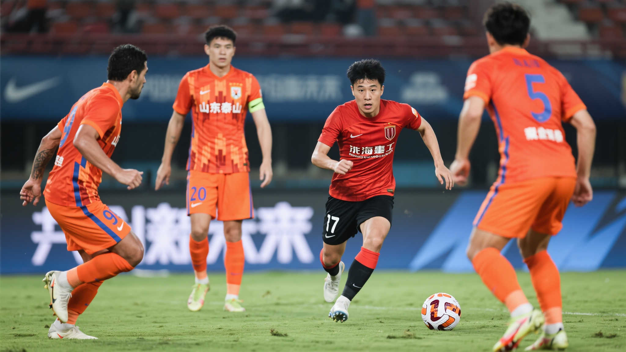 富勒姆在爭 富勒姆在爭